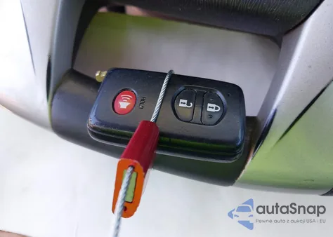 2011 Toyota Prius Three из США, поврежденный, VIN JTDKN3DU2B0309741